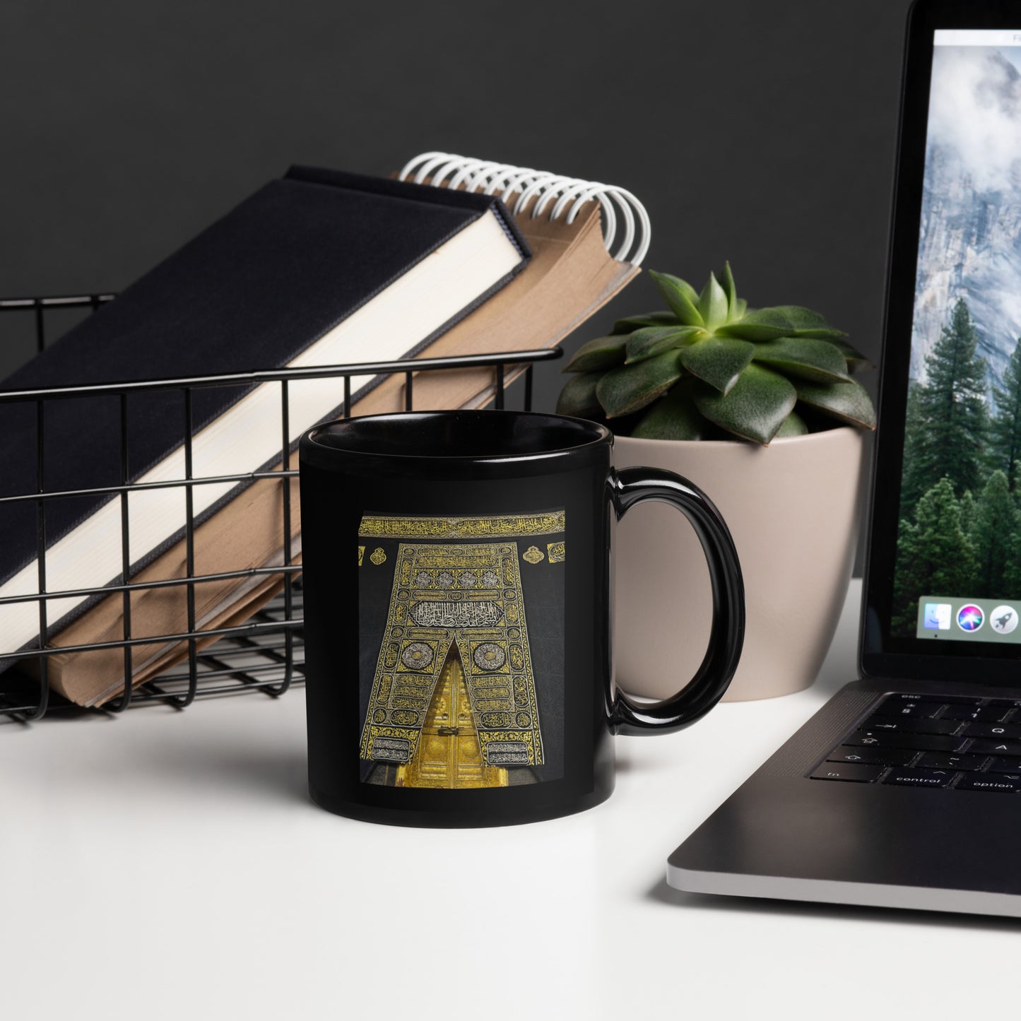 Kabbah Black Glossy Mug